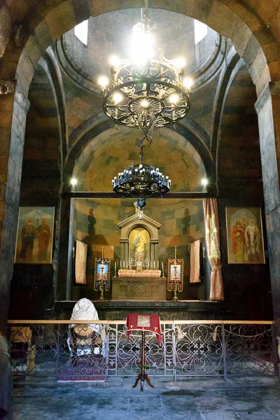 Artashat, Armênia-29 de abril de 2019: Interior da Igreja de Santa Virgem no mosteiro de Khor Virap. Antigo mosteiro arménio — Fotografia de Stock