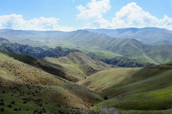 Las montañas de las Tierras Altas Armenias pertenecen al Cáucaso Menor — Foto de Stock
