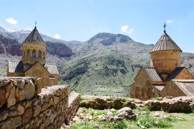 Ermenistan 'ın Yeghegnadzor kenti yakınlarındaki Noravank manastır kompleksi.