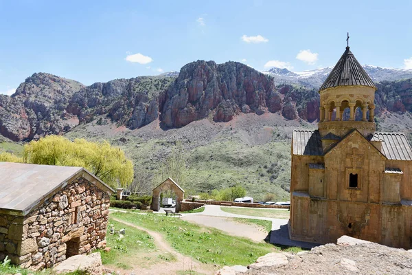 Iglesia de la Santísima Virgen, Surb Astvatsatsin, en el complejo del monasterio de Noravank, situado cerca de la ciudad de Yeghegnadzor, Armenia —  Fotos de Stock