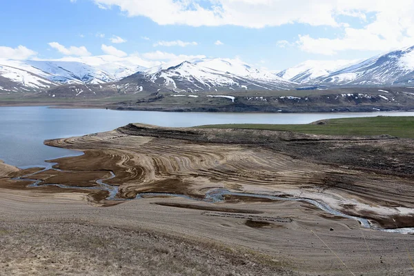 Spandaryan Reservoir aan de Voratan rivier. Zuid-Armenië, regio Syunik — Stockfoto