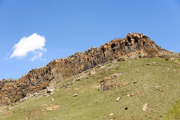 Kis Sziklás Shaki Régióban Napsütéses Napon Örményországban — Stock Fotó
