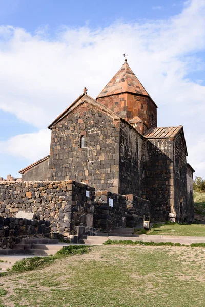 Monasterio de Sevanavank en la costa noroeste del lago Sevan, provincia de Gegharkunik, Armenia — Foto de Stock
