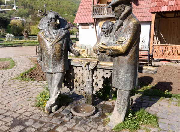 Dilijan, Armenia-May, 02 2019: Monument dedicated to heroes of Soviet film Mimino — Stock Photo, Image