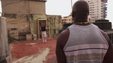 Afro-Amerikan keş uyuşturucu doz İspanyol satıcı itici satın alma