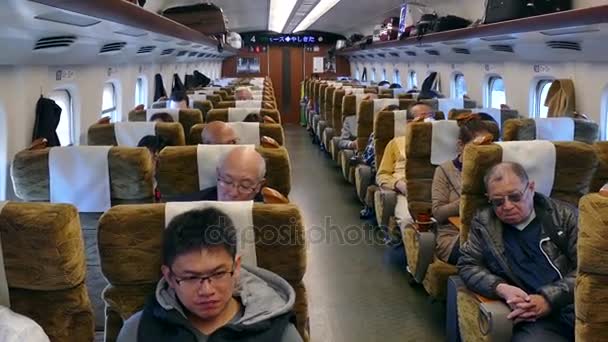 Japonya Asya Shinkansen hızlı tren seyahat eden insanlar — Stok video