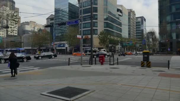 Cars Traffic People in Gangnam Seoul South Korea Asia Timelapse — стоковое видео