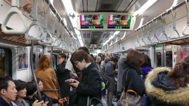 Seul üzerinde seyahat seyahat etmek Commuters Kore halkının metro treninin yeraltı — Stok video