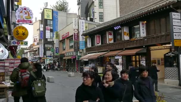 Área de Insadong com pessoas comprando em Seul Coreia do Sul Ásia — Vídeo de Stock