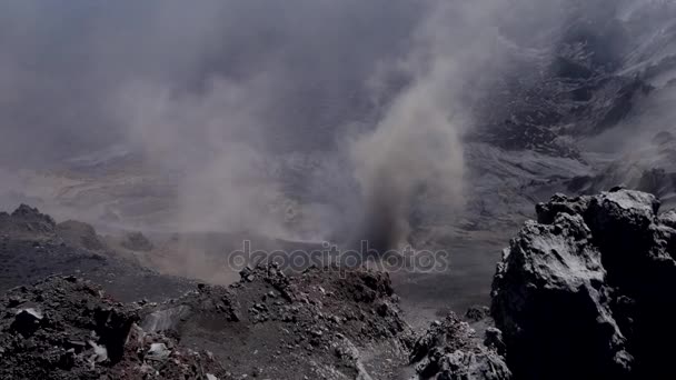 Krater ve lav Mount Etna sırasında patlama yanardağ İtalya — Stok video