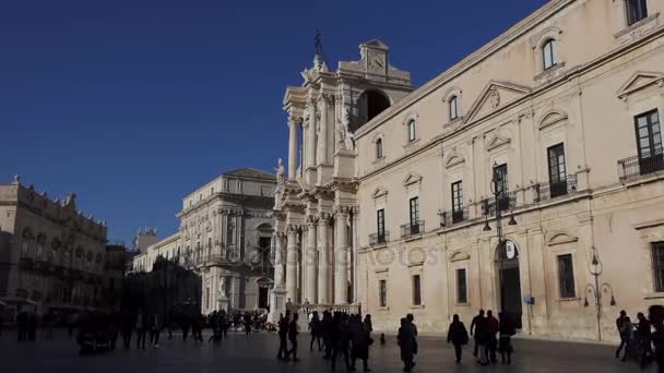 Plaza de Siracusa Siracusa Sicilia Italia Con los italianos caminando — Vídeos de Stock