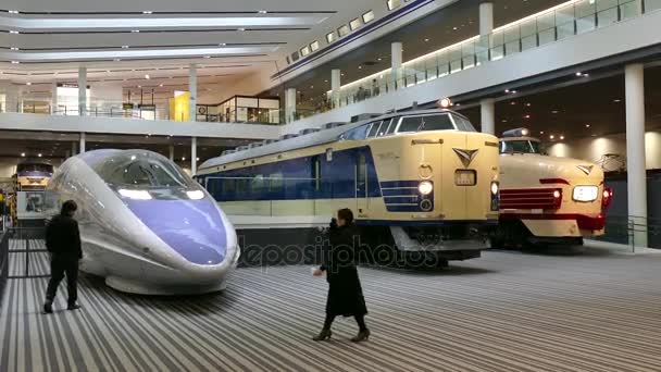 Los japoneses visitan el Museo del Ferrocarril de Kyoto en Japón Asia — Vídeo de stock