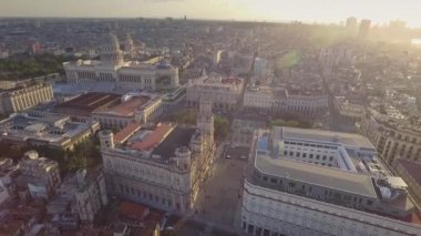 10 kentsel peyzaj eski Havana uçak gökyüzünde uçan