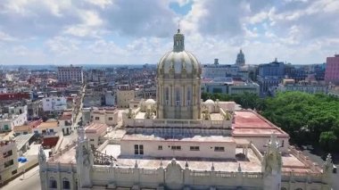 Uçan 17 havadan görünümü Müze binası eski Havana Küba uçak