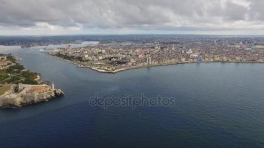 20 Küba kentsel peyzaj Karayip Denizi Havana Küba uçak uçan