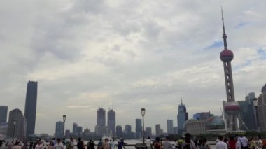 Shanghai, Çin - Temmuz 2017 - gökdelenler ve Binalar Shanghai Çin Asya Huangpu Nehri ile