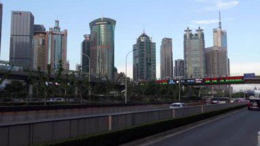 Finans Merkezi Şanghay gökdelenler ve Menkul Kıymetler Borsası haberleri