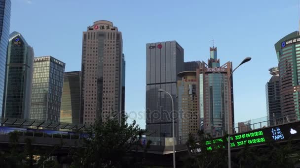 在上海的摩天大楼和股票交易所新闻金融区 — 图库视频影像