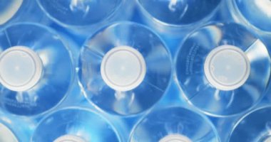 Sanayi üretimi, plastik su şişeleri