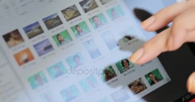 Bilgisayar ekranınızdaki görüntüleri incelenmek profesyonel fotoğrafçı