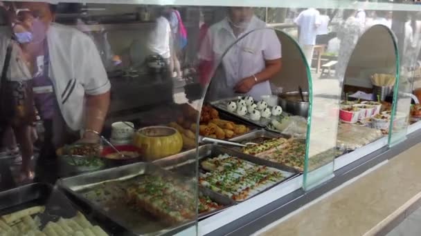 Ресторан Продажа традиционной китайской уличной еды в Чэнду Китай Азия — стоковое видео