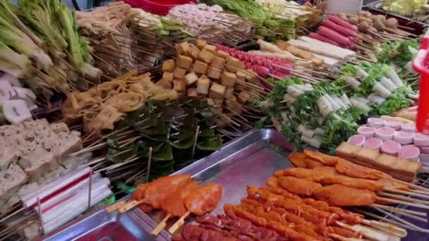 Comida tradicional china callejera en el mercado Lanzhou China Asia — Vídeo de stock