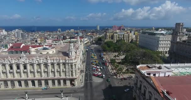 Gökyüzünde uçan binalar Küba manzara eski Havana dron — Stok video