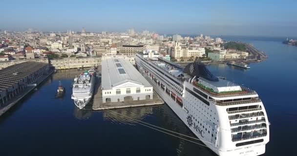 Cruise gemi bağlantı noktası gökyüzü görünümü Karayip Denizi Havana Küba — Stok video