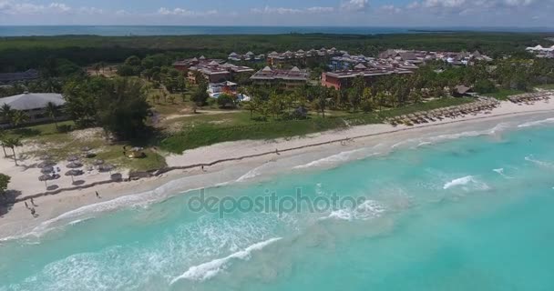 ชายหาดจากท้องฟ้าโดรนบิน Varadero คิวบาทะเลแคริบเบียน — วีดีโอสต็อก