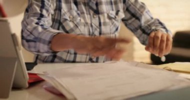 İnsanlar eksik evrak faturaları ve vergi ödemek arıyorum