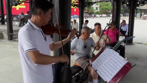 Tianshui China Juli 2017 Oude Chinese Mannen Spelen Traditionele Muziek — Stockvideo