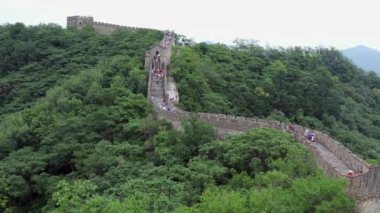 Çin Mutianyu, Pekin, Çin, Asya yakınındaki içinde bölümü. Kalabalık, insanlar, ünlü Çinli anıt turistler. Seyahat, tatil, turizm, peyzaj