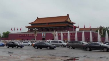 Beijing, Çin - Temmuz 2017 - otomobil ve trafik giriş kapısı'Tiananmen Meydanı, Pekin, Çin, Asya'nın yasak şehrinin yakınlarında. Kentsel peyzaj, Çin şehir sokak, yol seyahat