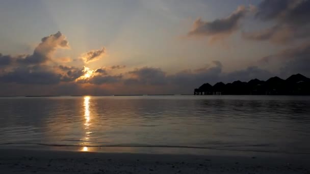 Vakarufalhi モルディブ アジア インド洋に沈む夕日 高級リゾートの休日 海との時間の経過 — ストック動画