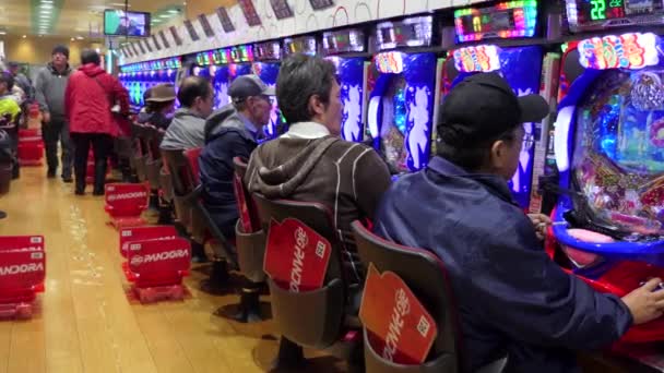 Tokio Japonsko Březen 2018 Japonské Lidí Hraje Pachinko Loterie Arkáda — Stock video