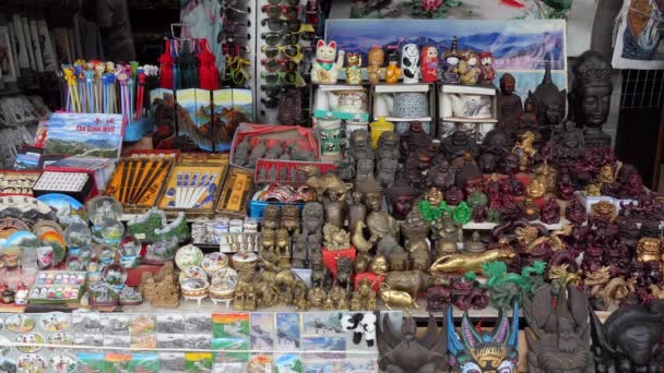 2017年7月 礼物和纪念品在当地市场商店在慕田峪长城附近北京 — 图库视频影像