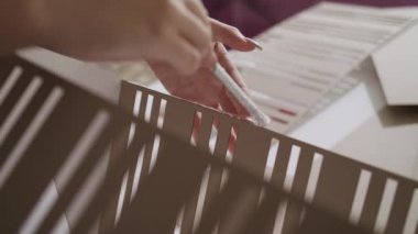 Model Mock-up konut mimar bina olarak çalışan kadın