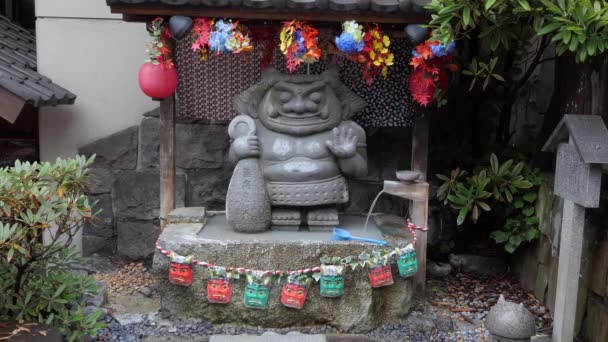 Δαίμονα Άγαλμα Και Σιντριβάνι Ζεστό Νερό Πηγής Noboribetsu Hokkaido Ιαπωνία — Αρχείο Βίντεο