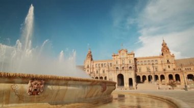 İspanya, Sevilla 'daki Plaza De Espana Çeşmesi