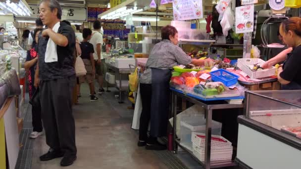 Okinawa Japón Julio 2019 Los Japoneses Compran Comida Carne Pescado — Vídeos de Stock