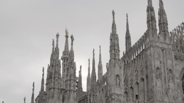 Детали Искусства Статуи Соборе Дуомо Милане Италия Известное Религиозное Здание — стоковое видео