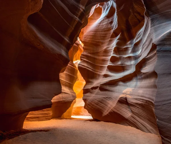 羚羊峡谷 著名的插槽峡谷的发光颜色 — 图库照片