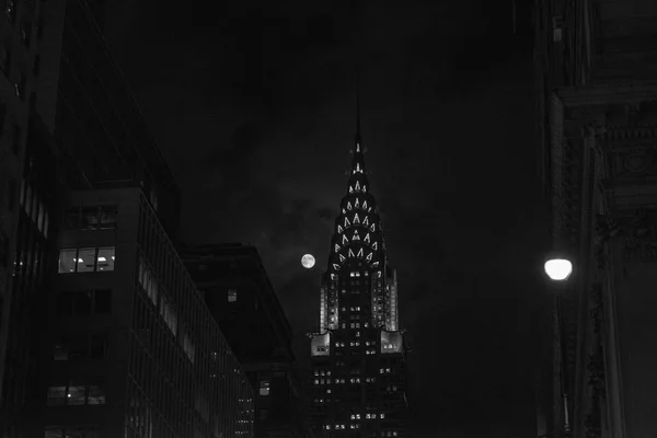 Luna Llena Sobre Edificio Chrysler Nueva York —  Fotos de Stock