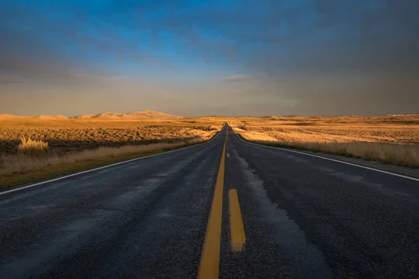 Ons Higway Utah Staat Bij Zonsondergang Stralen — Stockfoto