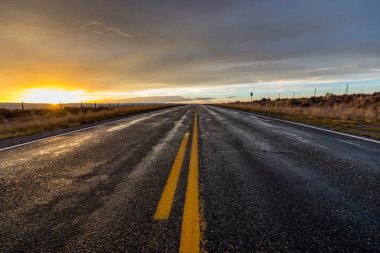 Bizim günbatımı ışınları, Utah devlet yolu