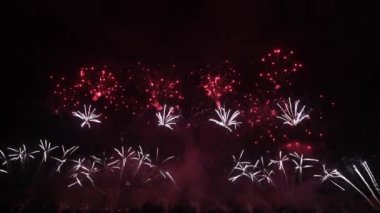 4 Temmuz 'daki bağımsızlık gününden önce Derin Kara Arkaplan Gökyüzü festivalinde 4k Video Görüntüsü