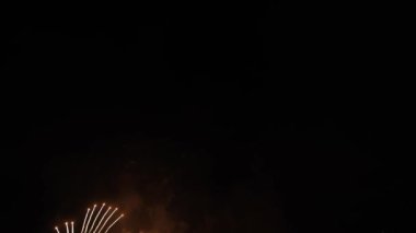 4 Temmuz 'daki bağımsızlık gününden önce Derin Kara Arkaplan Gökyüzü festivalinde 4k Video Görüntüsü