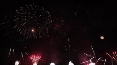 4 Temmuz 'daki bağımsızlık gününden önce Derin Kara Arkaplan Gökyüzü festivalinde 4k Video Görüntüsü