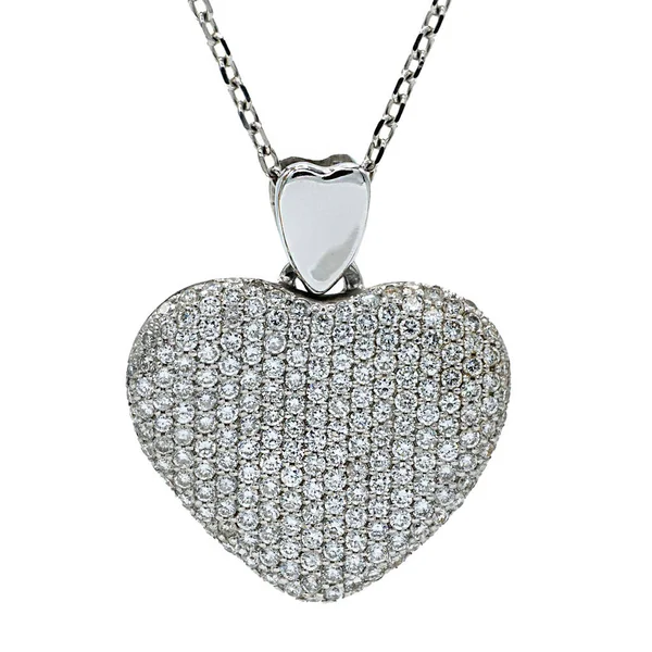 Corazón colgante en forma de diamantes en oro blanco, sobre fondo blanco con plata y circonitas — Foto de Stock