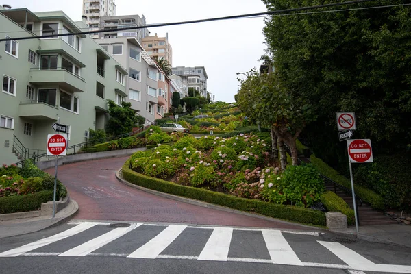 Empty Streets of San Francisco during Covid-19 Pandemic, quarantine, famous Lombard street, California Usa — Stock Photo, Image